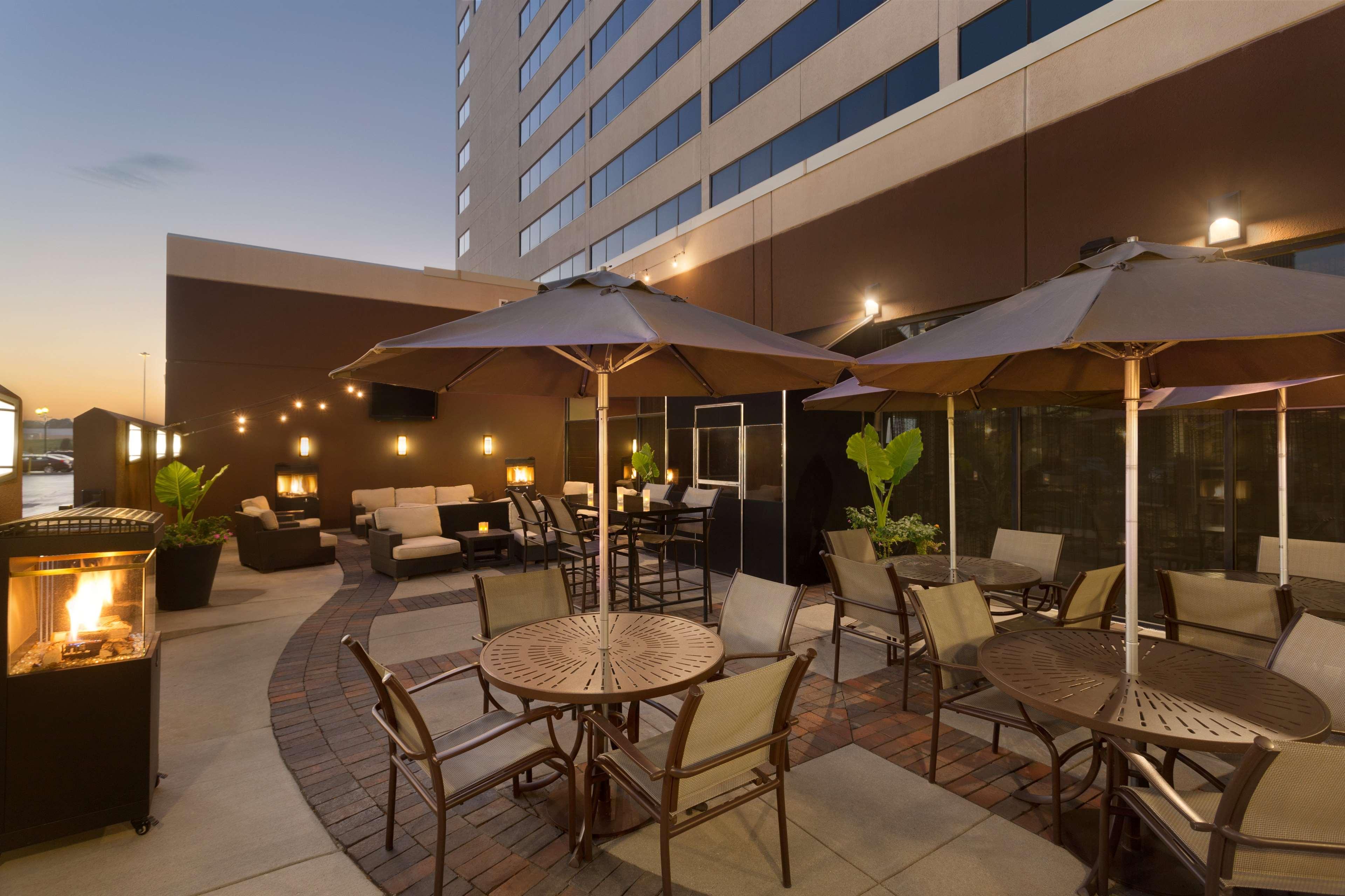 Hilton Suites Chicago/Oakbrook Terrace Eksteriør bilde