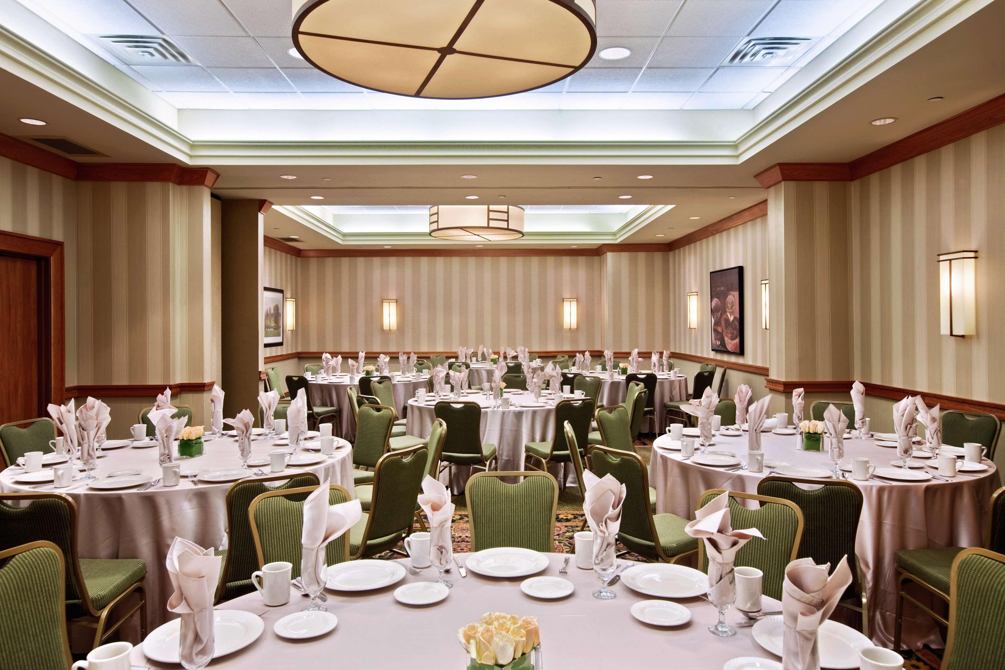 Hilton Suites Chicago/Oakbrook Terrace Restaurant bilde